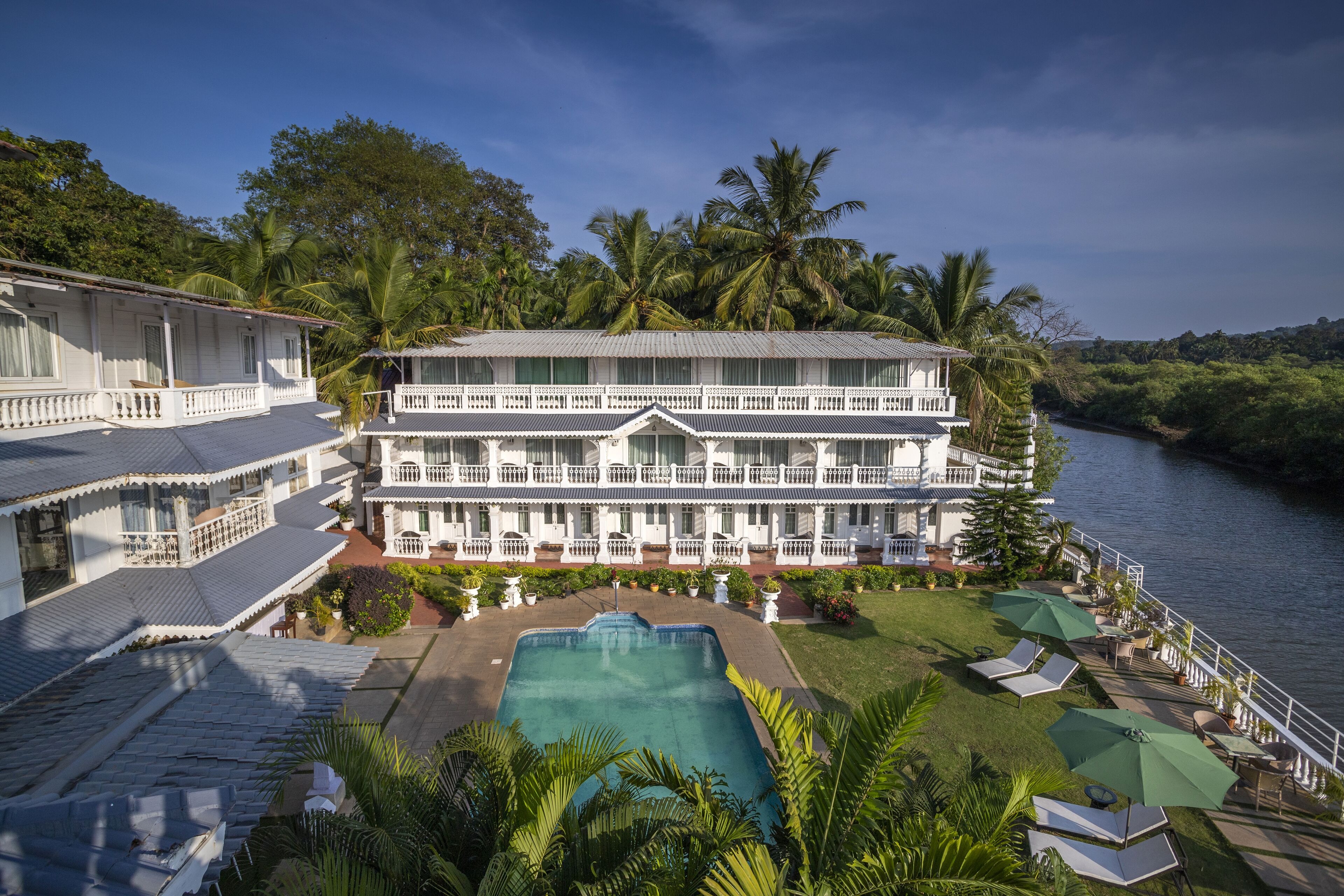 STONE WOOD RIVERFRONT RESORT, SIOLIM